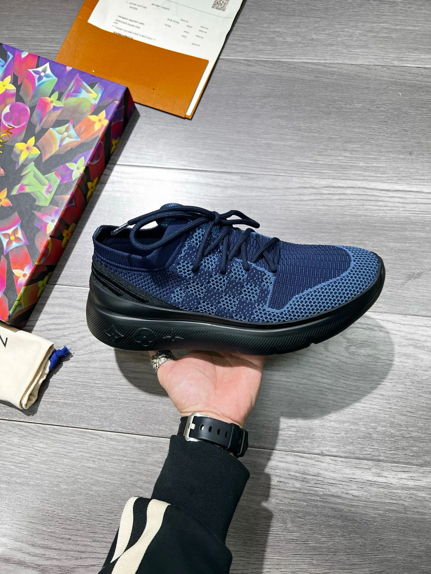 Ex-factory price: 460💰◾️▫️Lv~ Brand new low-cut men’s socks and shoes👟, made of special elastic knitted fabric consistent with the high-end original version, thickened and thickened to ensure multi-season practicality and wrinkle resistance, and will never deform or become loose after repeated stretching! It feels light and comfortable on your feet! Four colors available, Size: 38-45 (45 is custom-made and cannot be returned or exchanged)